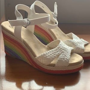 NWOT Rainbow Platform Sandals